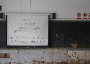 Casi 30 centros escolares siguen sin desinfectar 26 días después de la DANA