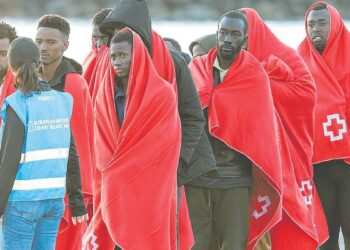 Madrid enfría el reparto extraordinario de menores migrantes y se enroca en la reforma de extranjería