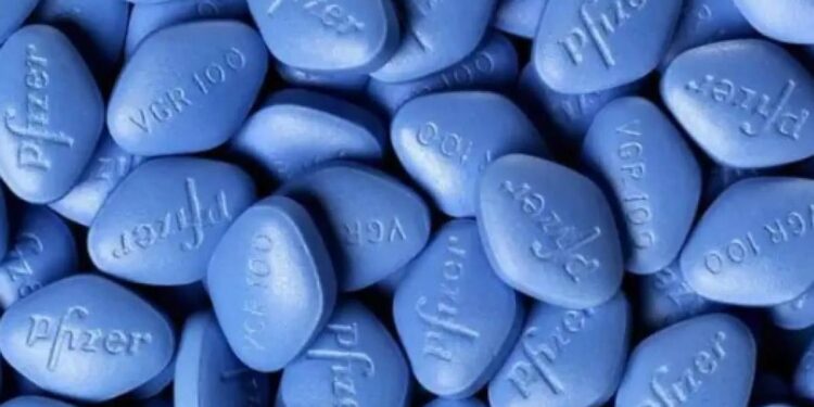 Por qué no debes tomar viagra sin prescripción médica: estos son los riesgos y peligros
