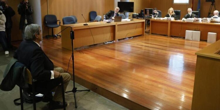 Contracrónica de un juicio con momentos delirantes: Cascos ve ‘de perogrullo’ todo lo que cargó al partido (menos un pedido de sushi y un test psicotécnico)