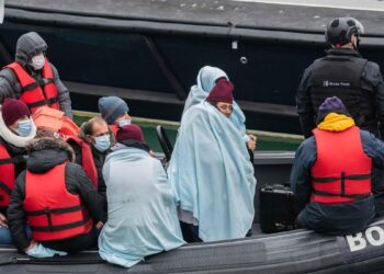 Reino Unido permitirá actuar contra los traficantes de inmigrantes antes de su detención