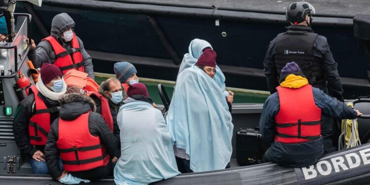 Reino Unido permitirá actuar contra los traficantes de inmigrantes antes de su detención