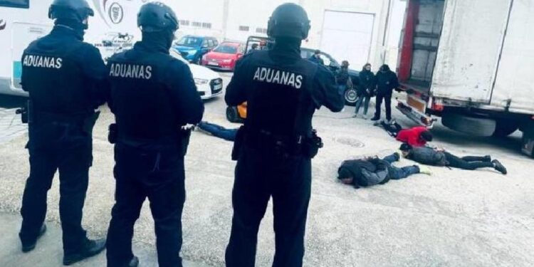 Los agentes de Vigilancia Aduanera se organizan para reclamar sueldos como los de los Mossos d’Esquadra