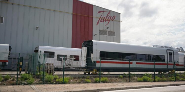 Talgo repunta casi un 2% impulsada en Bolsa por el interés de Polonia e India y tras decaer el escudo antiopas