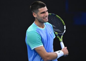 Alcaraz coge temperatura con aviso del ‘demonio’ australiano