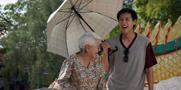 Crítica de ‘Cómo hacerse millonario antes de que muera la abuela’: tragicomedia intergeneracional