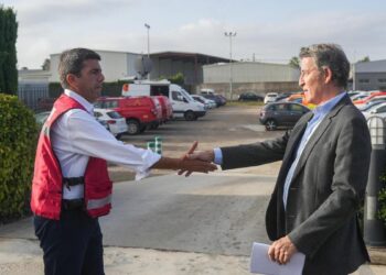 Feijóo visita un centro de mayores en Algemesí (Valencia) y da esquinazo a los medios