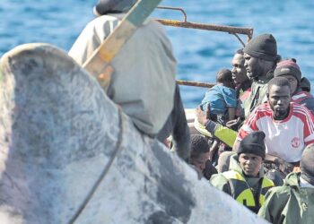 Gobierno y PP agravan su choque por el reparto de menores migrantes llegados a Canarias