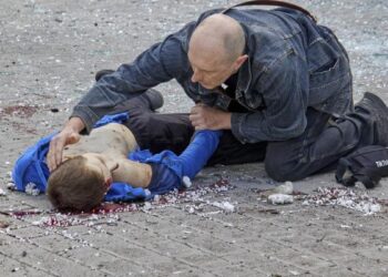 La invasión de Ucrania ha costado la vida ya a 13.838 civiles, 596 de ellos niños