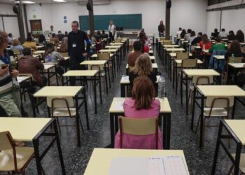 Condenan a la Junta extremeña a pagar 7.500 euros y a repetir el examen a una opositora que faltó por el entierro de su padre