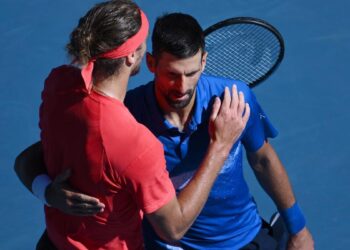 Djokovic cumple con su amenaza y se retira ante Zverev entre abucheos: ‘Puede haber sido el último’