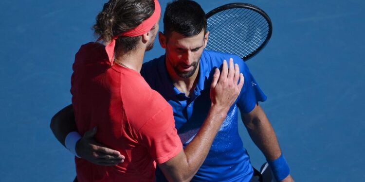 Djokovic cumple con su amenaza y se retira ante Zverev entre abucheos: ‘Puede haber sido el último’