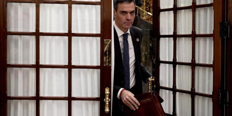 Encuesta CIS: Sánchez y Feijóo retroceden y el PSOE reduce a 3,8 puntos su ventaja sobre el PP