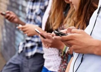 El internet de chicos contra el internet de chicas: cómo el algoritmo alimenta la guerra de sexos y la burbuja de género