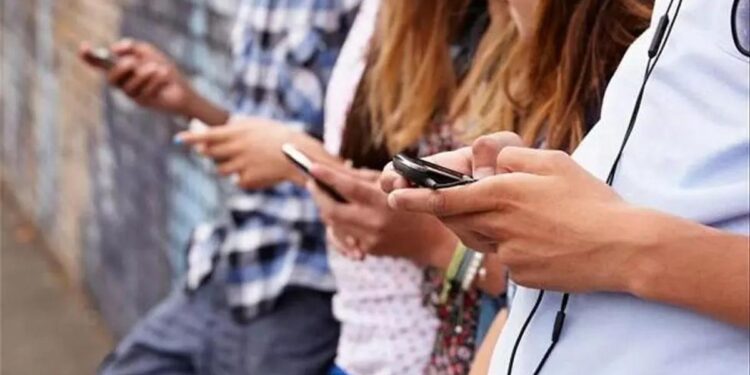 El internet de chicos contra el internet de chicas: cómo el algoritmo alimenta la guerra de sexos y la burbuja de género