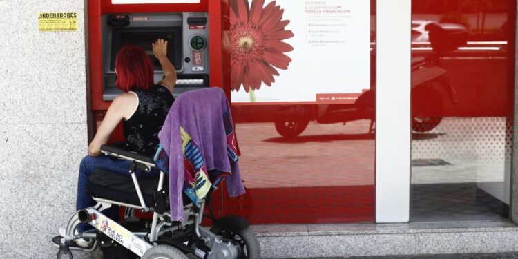 Asistente personal, intérprete de lengua de signos… así es la norma que mejorará el acceso al empleo público de las personas con discapacidad