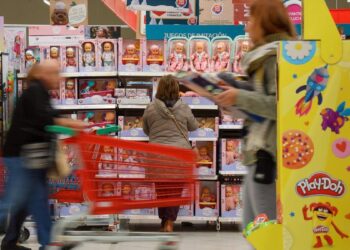 Los jóvenes son los que más regalos de Navidad revenden: ‘Son una población muy pragmática’