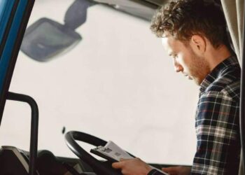 Consultorio de pymes: ‘Soy autónoma con tarifa plana y me ofrecen un contrato laboral parcial. ¿Perderé esa tarifa?’