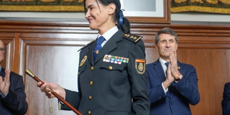 La Policía investiga una campaña ultra y racista contra la primera jefa policial de origen musulmán