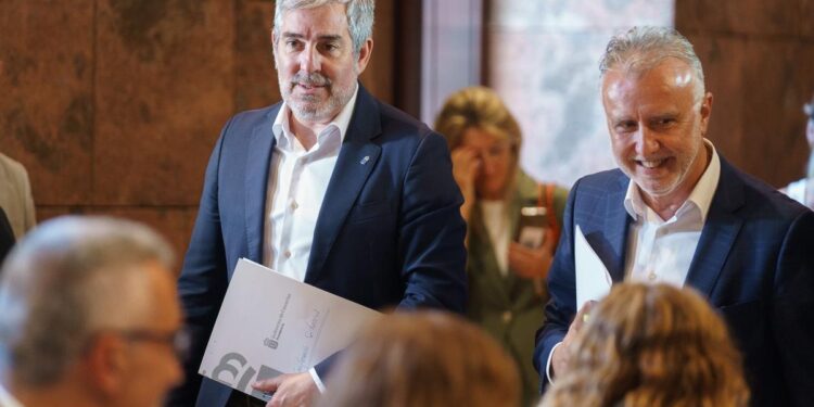 El Gobierno mantiene la negociación con Junts para desbloquear el reparto de menores migrantes sin el PP