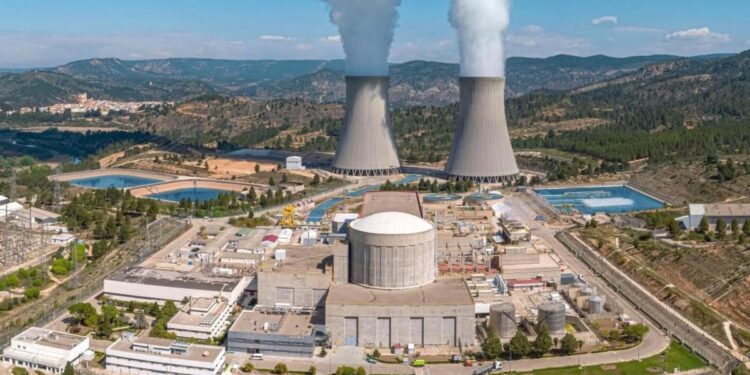 Las nucleares se revuelven y avisan a PP y Vox de que cerrarán centrales sin una gran rebaja de impuestos