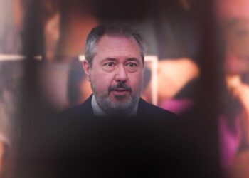 Espadas se despide a lo Trudeau y la era Montero empieza en el PSOE andaluz