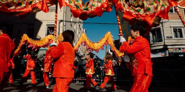 Qué hacer en Madrid esta semana: Año Nuevo Chino en Usera, las obsesiones de Barceló, la imaginación escénica de El Conde de Torrefiel…