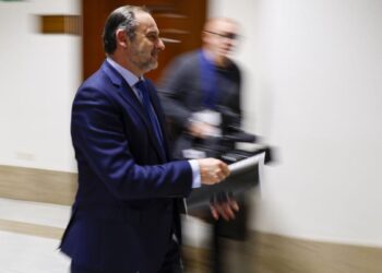 Ábalos alerta al Congreso de que el juez ordenó investigar sin autorización del Supremo material suyo hallado en casa de Koldo