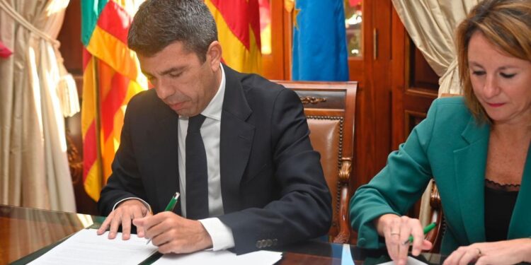 Mazón apela a la transparencia de otros responsables políticos para justificar su comida como líder del PP el día de la DANA