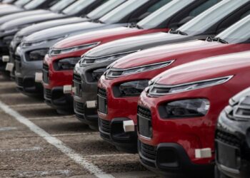 Las matriculaciones de turismos en 2024 superan el millón por primera vez desde 2019