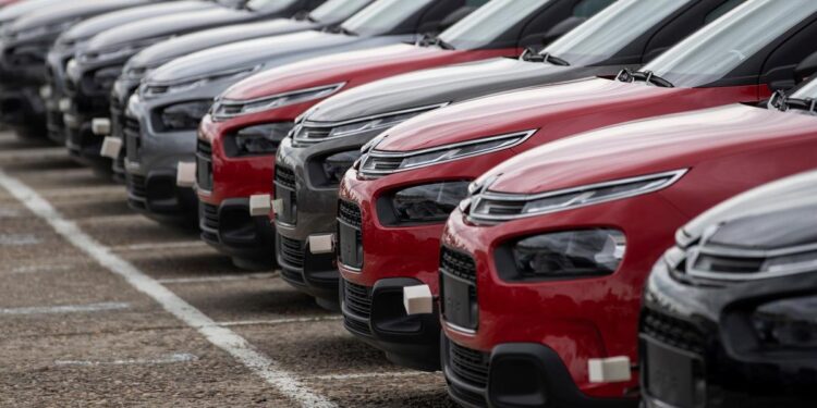 Las matriculaciones de turismos en 2024 superan el millón por primera vez desde 2019