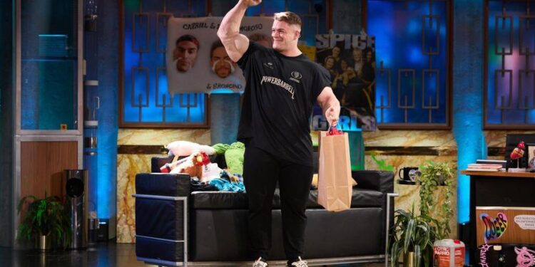 Broncano lidera el lunes noche por la mínima: apenas 10.000 espectadores separaron las audiencias de ‘La Revuelta’ y ‘El Hormiguero’