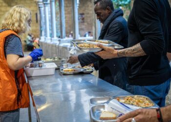 Las rentas mínimas de reinserción solo llegan a seis de cada 100 personas que viven bajo el umbral de la pobreza