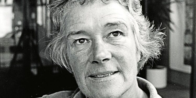 ‘A toda máquina’, de Dervla Murphy: cambiar el mundo sobre una bici