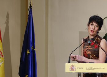 Elma Saiz descarta la regularización extraordinaria de migrantes y presenta un Plan Estatal de Retorno para españoles en el exterior