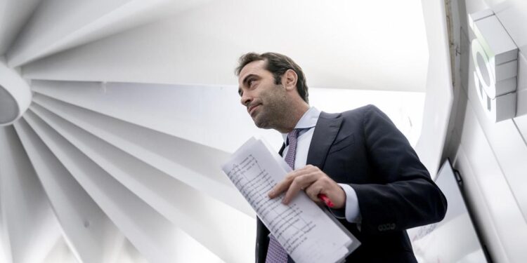 Cuerpo defiende la subida del salario mínimo y la reducción de la jornada laboral en 2025