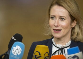 La UE acuerda rebajar progresivamente las sanciones a Siria