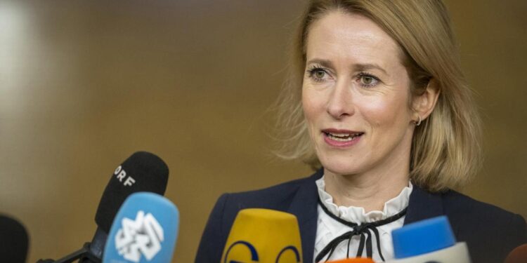 La UE acuerda rebajar progresivamente las sanciones a Siria