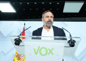 Abascal, reforzado: sin críticos en Vox, subiendo en las encuestas e impulsado por sus aliados internacionales