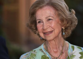 Felipe VI concede a la Reina Sofía el Toisón de Oro por ‘su dedicación y entrega’ a España