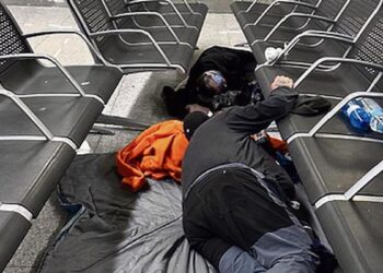 La vida de los ‘sintecho’ del aeropuerto de Palma