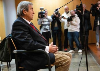 Más de tres horas de Cascos ante el juez: un alegato sobre ‘mantener el nivel de vida’ sin ir ‘de gorrón’ y unos audífonos para escuchar al fiscal