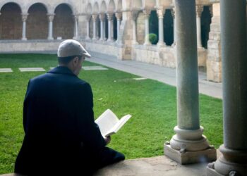 Lorenzo G. Acebedo, el autor superventas que escribe con seudónimo: ‘Las novelas no son nada hasta que alguien las lee, y a eso me aferro para no dar la cara’