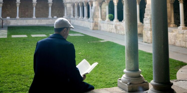 Lorenzo G. Acebedo, el autor superventas que escribe con seudónimo: ‘Las novelas no son nada hasta que alguien las lee, y a eso me aferro para no dar la cara’