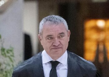 La mayoría progresista fuerza la expulsión definitiva de Macías de todos los asuntos de la amnistía