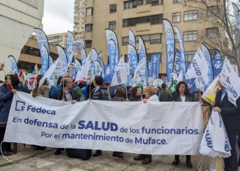 Los sindicatos médicos, en la cuenta atrás de Muface: ‘Si un millón y medio de personas llega a la sanidad pública, va a ser muy preocupante’