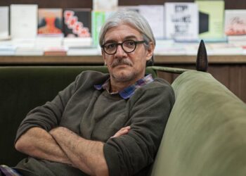 Emiliano Monge, escritor mexicano: ‘En mi país se habla de ocho o diez desaparecidos al día. Es espeluznante’