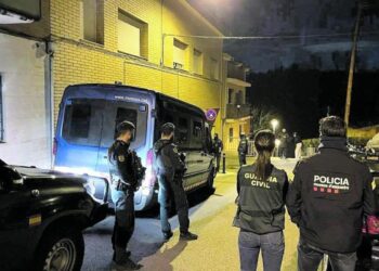 Las asociaciones de la Guardia Civil rechazan ceder a los Mossos el ‘objetivo estratégico’ de puertos y aeropuertos