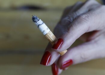 Cada cigarrillo reduce 20 minutos la esperanza de vida, el doble de lo que se había calculado, según un estudio