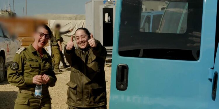 Hamás libera a cuatro mujeres soldado israelíes secuestradas desde hace 476 días